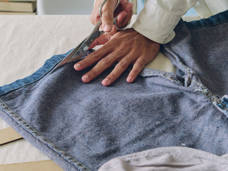 A mending class at Art4Space
